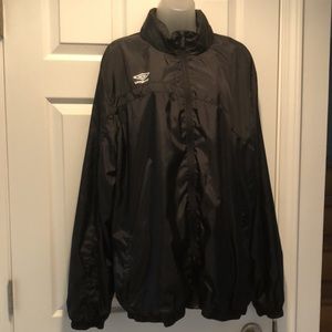 Umbro Mens XL Waterproof Windbreaker Full Zip Tuck Away Hood Black 2 Zip pockets